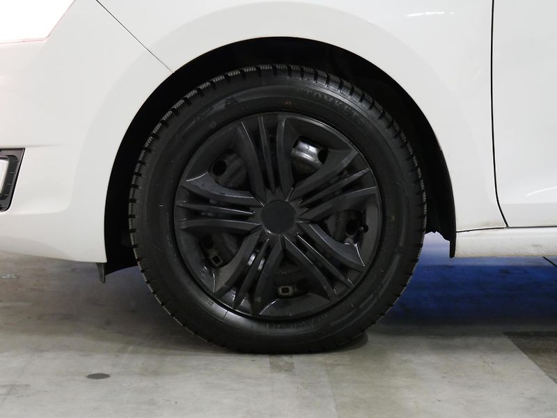 Škoda Rapid - fotka 10 z 23