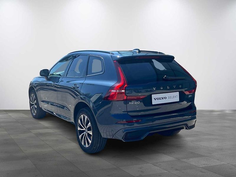 Volvo XC60 B5 AWD PLUS, ACC, LIGHT PAKET - fotka 2 z 22