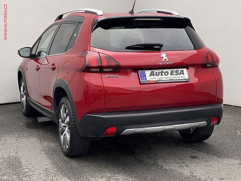 Peugeot 2008 (2019) 1.2 PT, Crossway, panor, navi - fotka 6 z 17