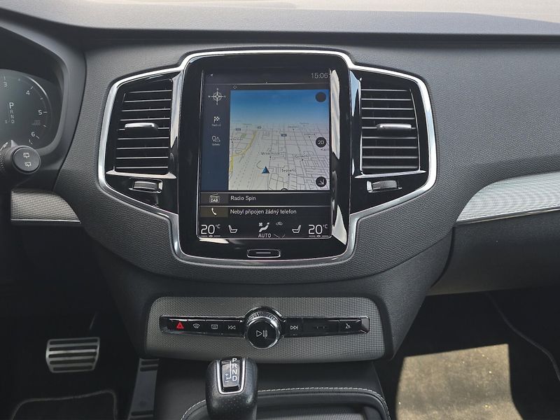 Volvo XC90 (2018) R Design D5 173kw 4x4, tažné, - fotka 18 z 27
