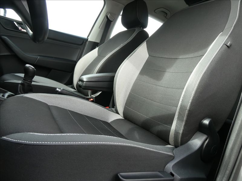 Škoda Rapid 1,2 TSi 81kW 1.MAJITEL,SERVISK - fotka 32 z 47