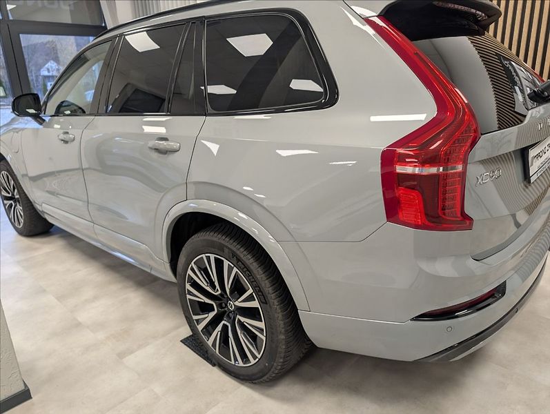 Volvo XC90 T8 Plus Dark Recharge AWD - fotka 7 z 39