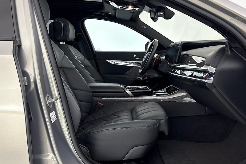 BMW Řada 7 řady 7 | M760e xDrive - fotka 13 z 27