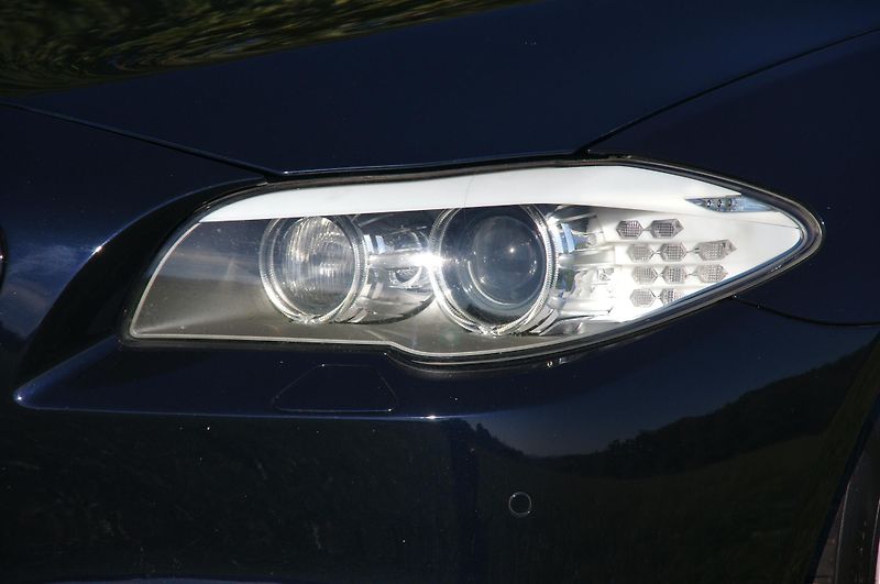 BMW Řada 5 (2012) 550i XDRIVE automat. 2.majitel - fotka 8 z 30