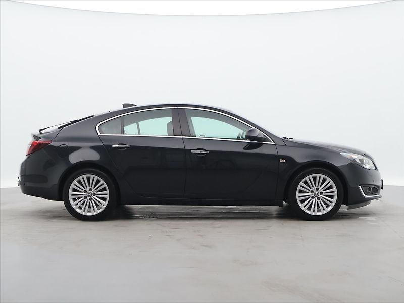 Opel Insignia 2,0 Turbo 184kW Cosmo SH - fotka 8 z 28