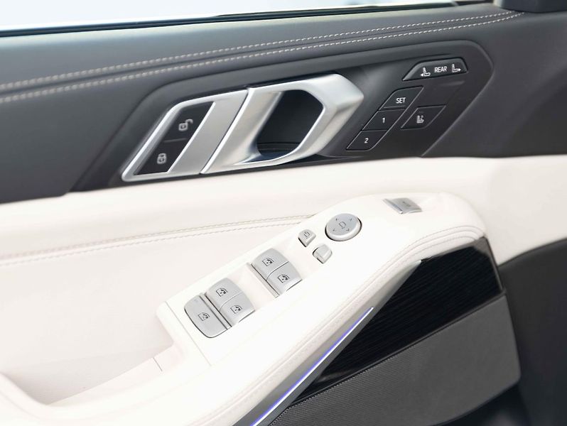 BMW X7 xDrive40d - fotka 17 z 24