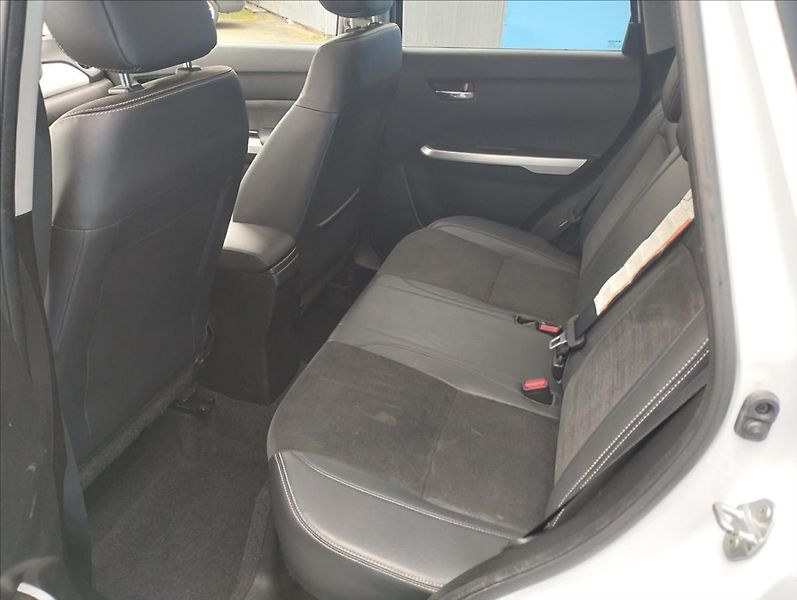 Suzuki Vitara 1,6 DDiS 88KW 4X4, KŮŽE, LED - fotka 10 z 23
