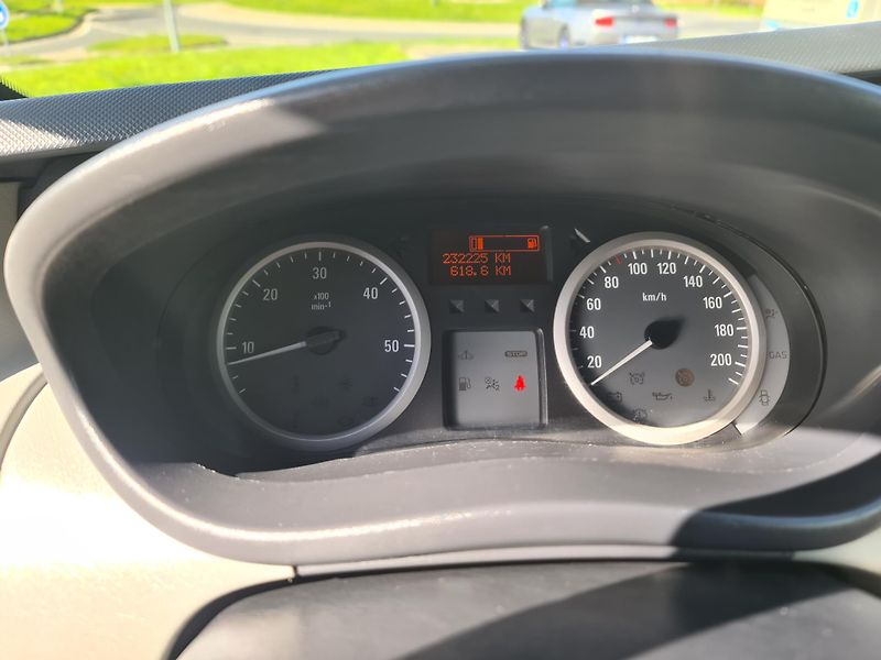 Opel Vivaro (2012) LONG 2.0 CDTi KLIMA 9-MÍST SER - fotka 26 z 42