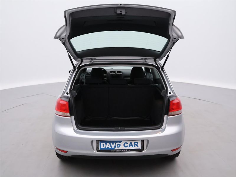 Volkswagen Golf 1,4 16V 59kW Klima Trendline - fotka 9 z 27