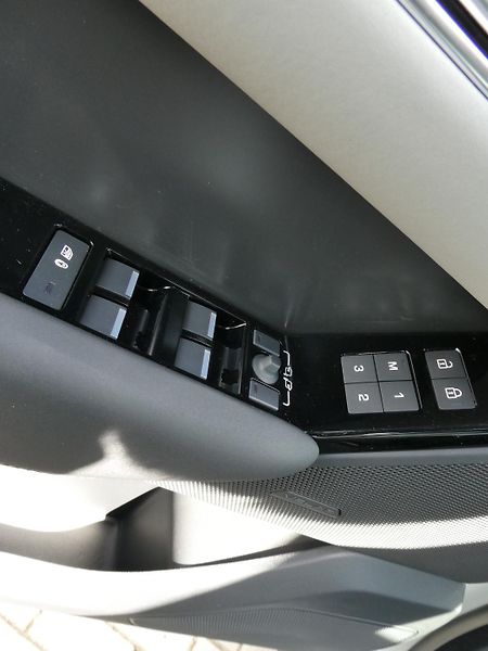 Land Rover Range Rover Velar (2026) 2,0 S D200 - fotka 12 z 34