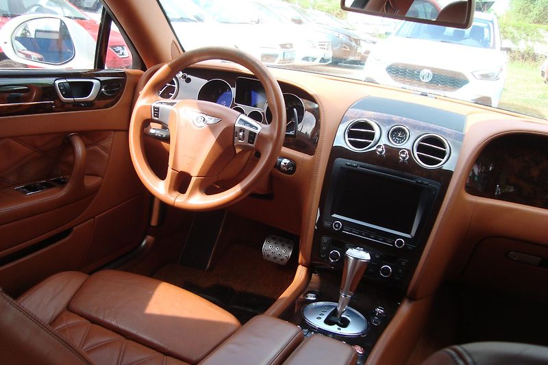Bentley Continental Flying Spur (2013) SPEED 6.0 W12 - fotka 27 z 49