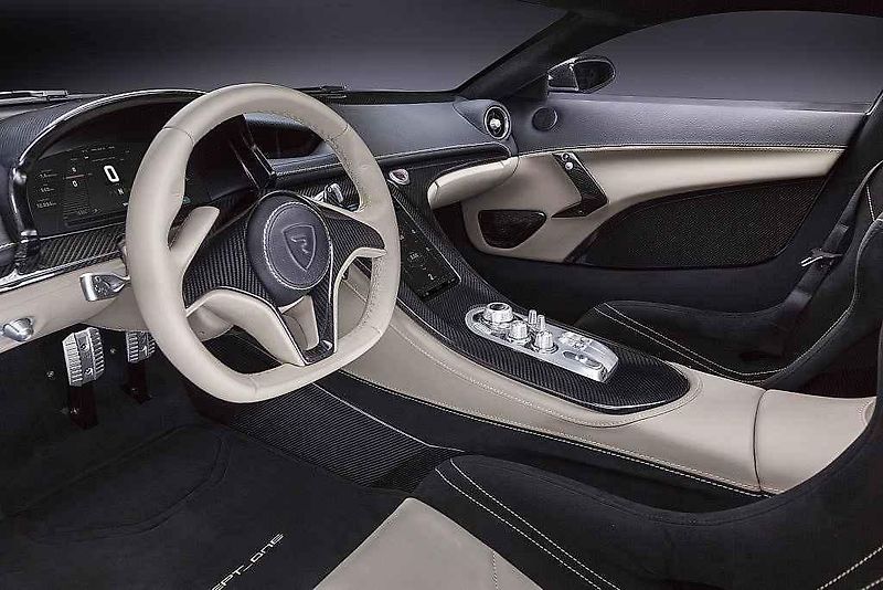 Před nehodou Richard Hammond ztratil nad autem kontrolu.
