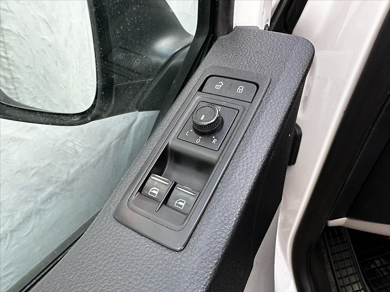 Volkswagen Transporter 2,0 TDI 75kW-LONG-9 MÍST-CZ - fotka 18 z 33