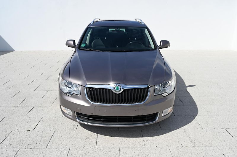 Škoda Superb 2.0TDI 125KW rezervace 3/2011 - fotka 2 z 43