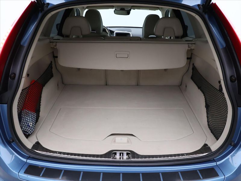 Volvo XC60 2,4 D5 169kW CZ Inscription - fotka 10 z 30