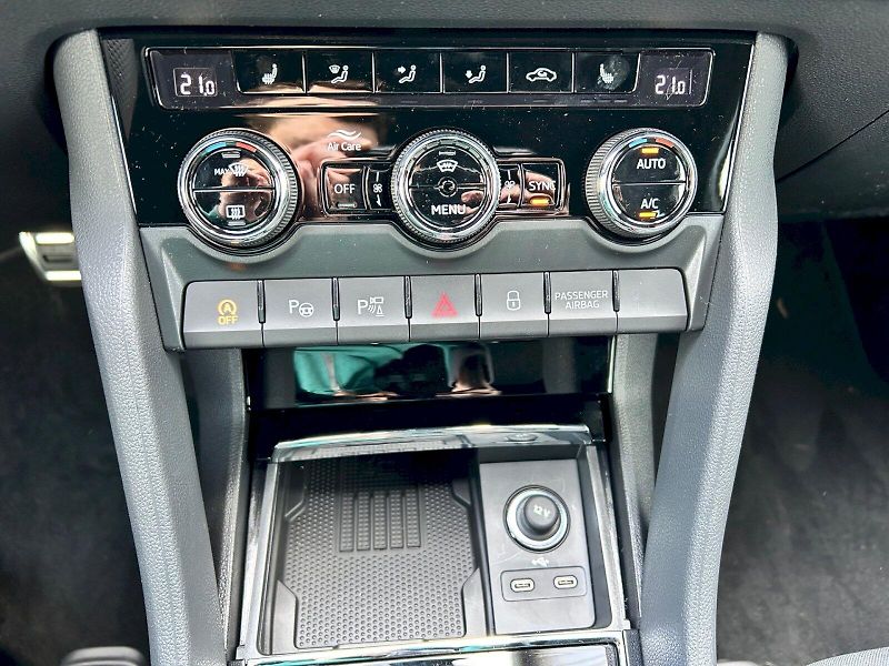 Škoda Karoq (2025) Sportline 2.0 TDI 110 kW DSG - fotka 27 z 35