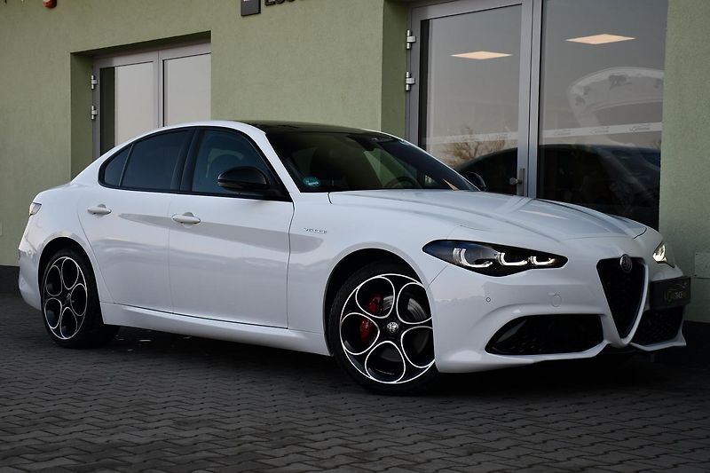 Alfa Romeo Giulia 2,0T 16V 206kW AT8-Q4 VELOCE - fotka 2 z 48