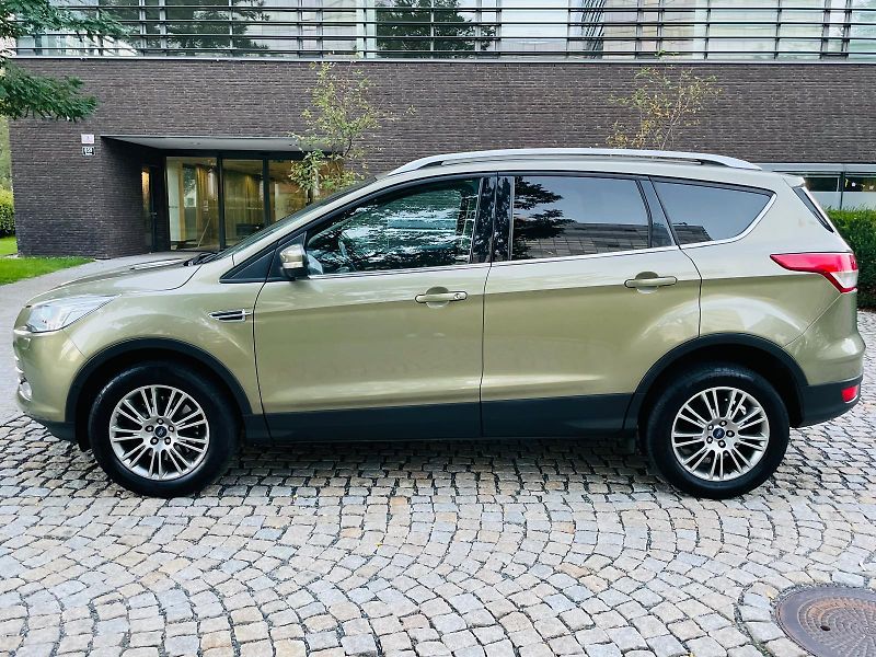 Ford Kuga 2.0TDCi 4x4 MAN TAŽNÉ 1MAJITEL - fotka 19 z 47