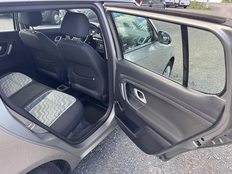 Škoda Fabia 1.6,77kw,AUTOMAT,klima - fotka 14 z 33