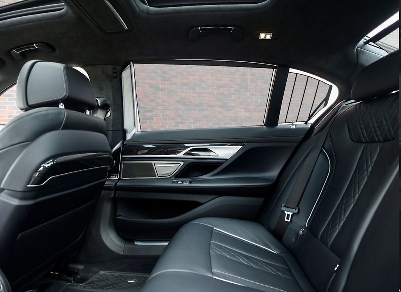 BMW Řada 7 (2019) M760Li xDrive - fotka 29 z 47