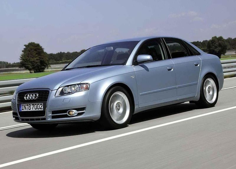 Audi A4 se v první generaci chlubila nápaditými propagačními snímky.