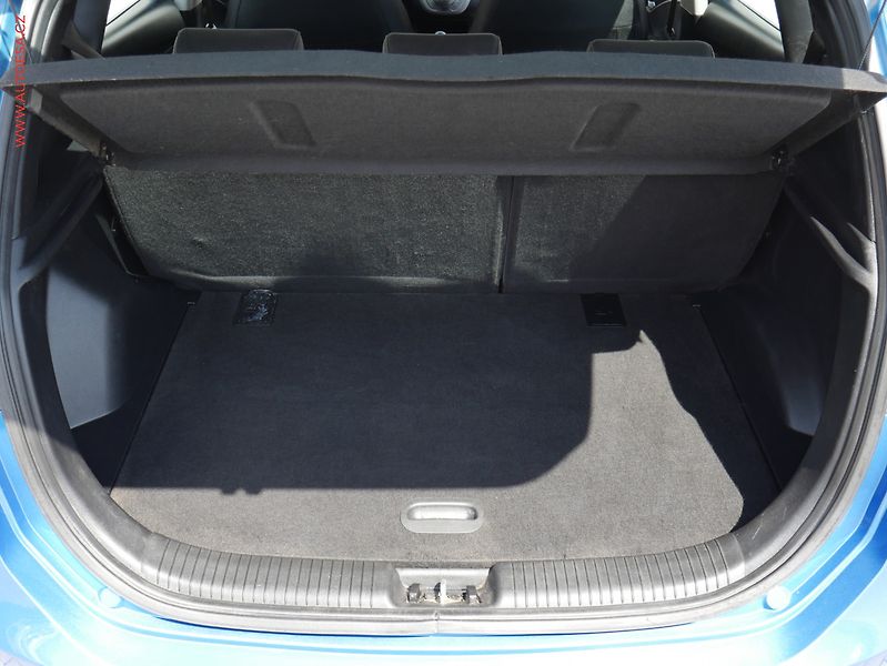 Hyundai ix20 (2015) 1.4 CRDi, ČR, AC - fotka 7 z 16