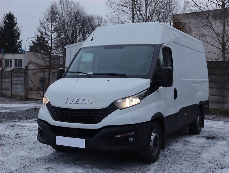 Iveco Daily (2020) 2.3 HPT, L3H2, 12m3, ČR, 1Maj - fotka 2 z 11