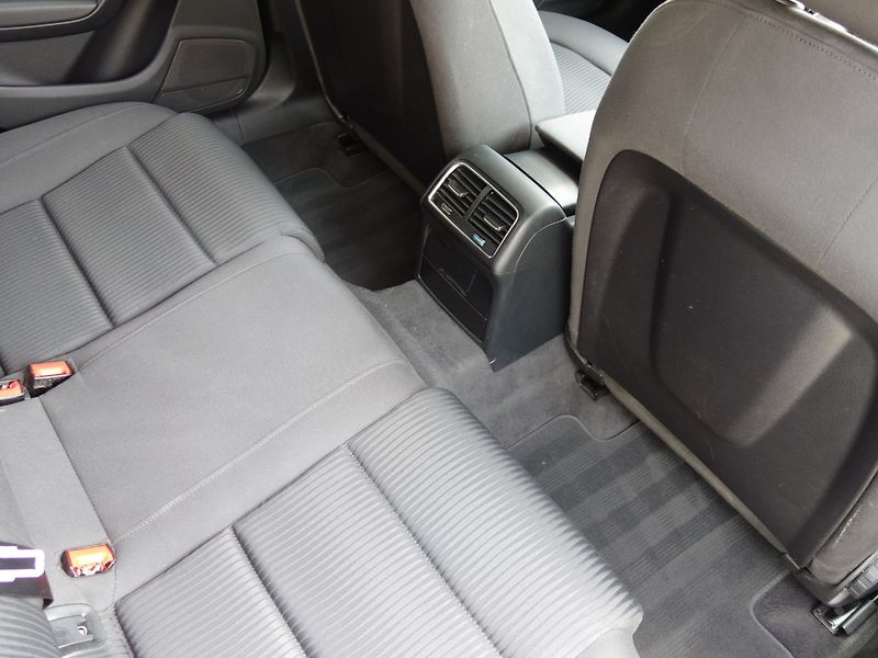 Audi A4 (2015) 2.0TDI 110kW 8A -NAVIGACE - fotka 24 z 35