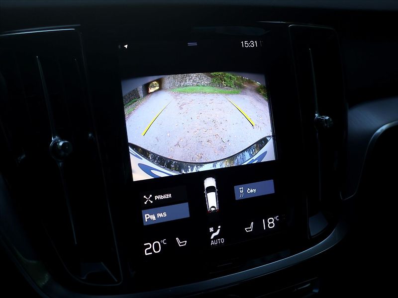 Volvo V60 2,0 B4 AWD Cross Country DPH - fotka 22 z 33