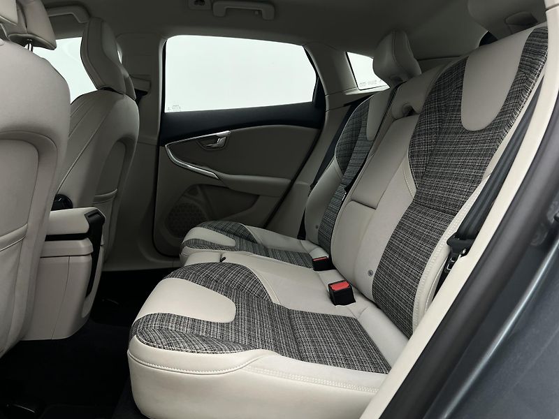 Volvo V40 D2 MOMENTUM MAN - fotka 6 z 38
