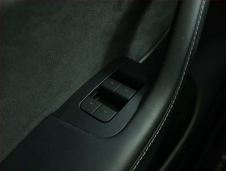 Tesla Model Y (2022) Long Range AWD 79kWh, SoH 92% - fotka 16 z 21