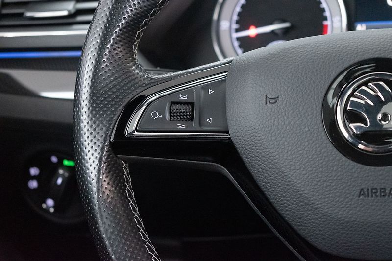 Škoda Superb 2.0 TDI 4x4*SPORTLINE*CANTON* - fotka 21 z 46