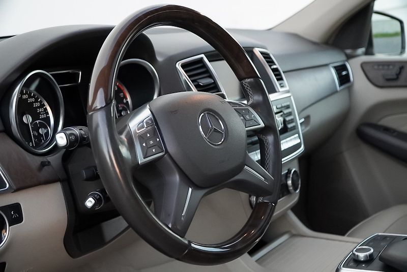 Mercedes-Benz Třídy M 350 CDi 4MATIC AMG - fotka 44 z 45