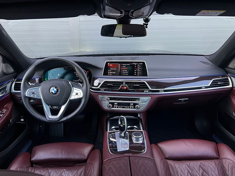 BMW Řada 7 750i xDrive Individual  390kw - fotka 25 z 42