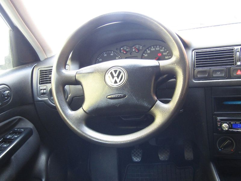 Volkswagen Golf (2002) 1.4 16V KLIMA FUNKČNÍ - fotka 16 z 34