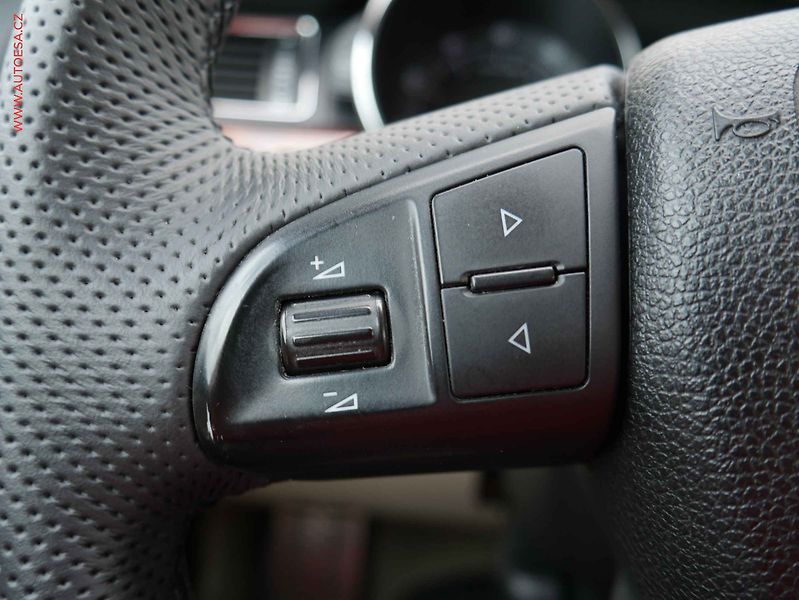 Škoda Superb (2010) 3.6 FSi 4x4, ČR, Exclusive - fotka 14 z 21