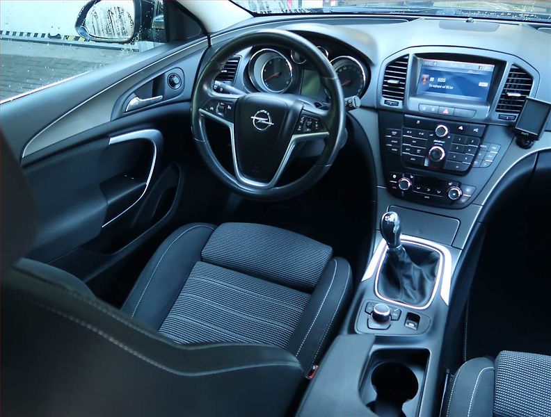 Opel Insignia (2011) 2.0 CDTI, Navi, Xenony - fotka 7 z 16