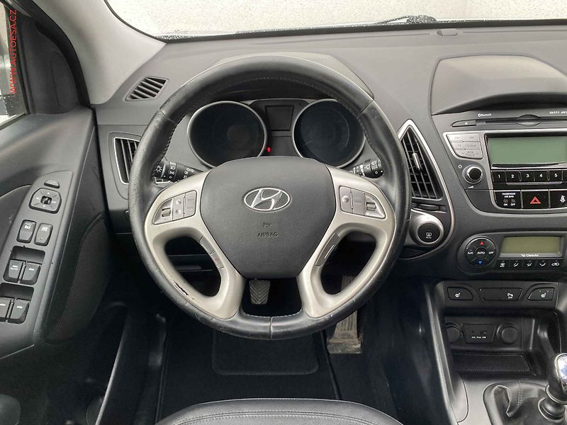 Hyundai ix35 (2013) 1.6 GDi, ČR, AC, tempo, park - fotka 11 z 16