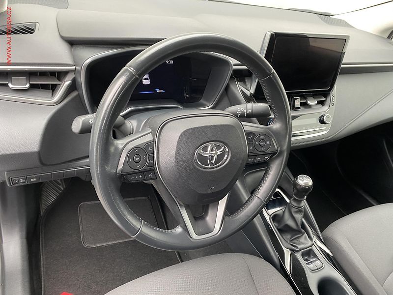 Toyota Corolla (2023) 1.5 VVT-i, ČR, Comfort - fotka 13 z 20