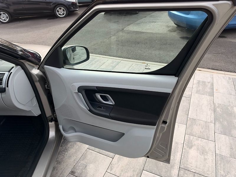 Škoda Roomster (2007) Style 1.4i 63kW - fotka 23 z 27