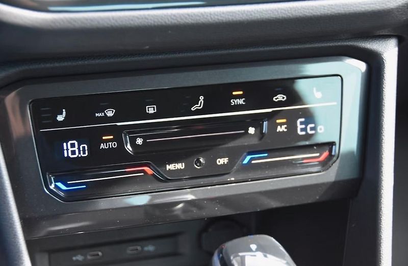 Volkswagen Tiguan eHybrid 1.4 TSI ACT OPF Matrix - fotka 19 z 20