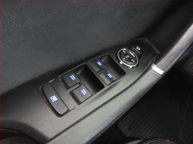 Hyundai i40 (2012) Premium 1.7 CRDi, ČR,1.maj - fotka 16 z 19