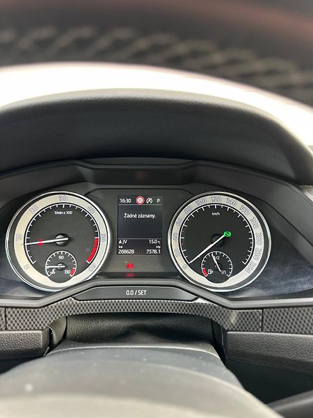 Škoda Superb (2017) III SPORTLINE 140KW DSG - fotka 28 z 48