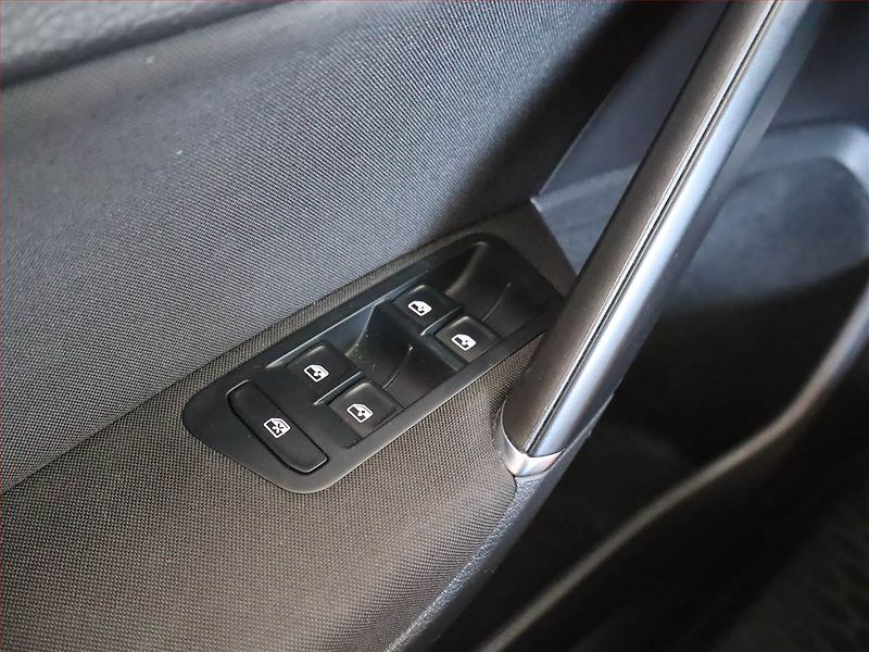 Volkswagen Golf (2018) R-Line 1.6 TDI, Automat, Kůže - fotka 16 z 22