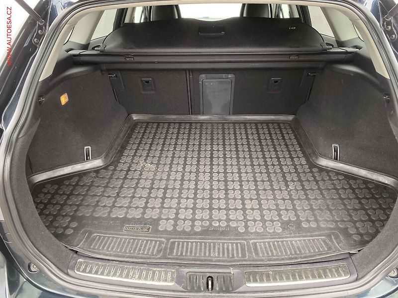 Toyota Avensis (2010) 1.8i, AC, TZ, navi - fotka 7 z 17