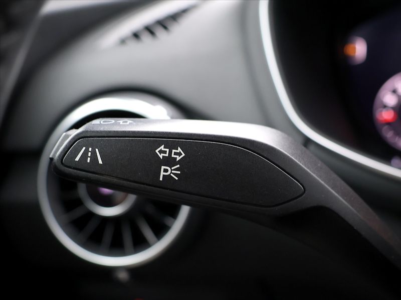 Audi TT 2,0 TFSI 169 kW S-tronic - fotka 18 z 37