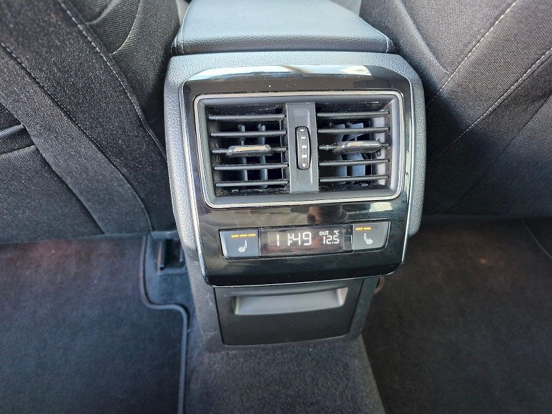 Škoda Superb (2018) Style 2.0 TDI 110kW Combi - fotka 24 z 29