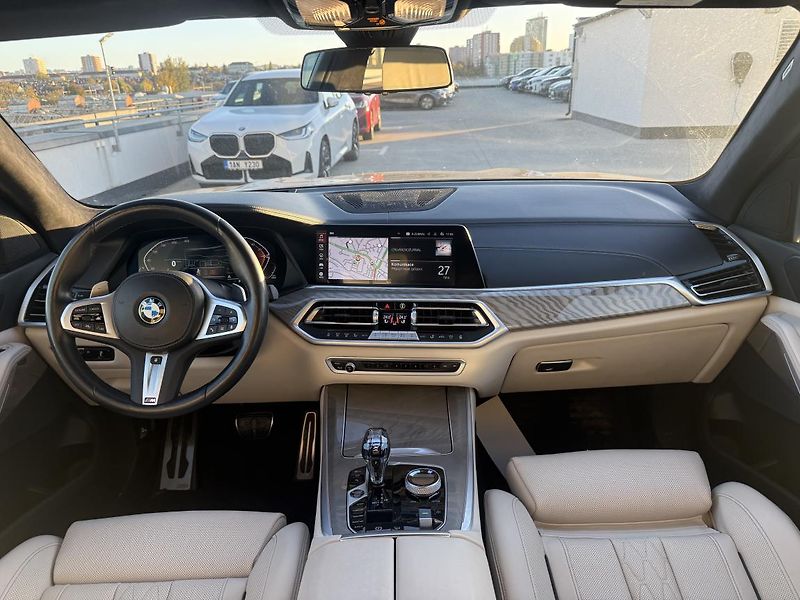 BMW X5 xDrive40i - fotka 6 z 6