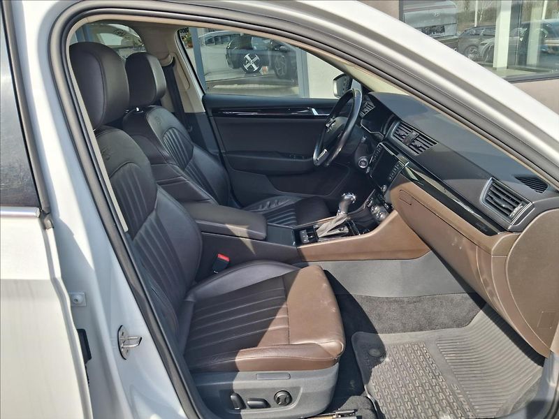 Škoda Superb 2,0 TDI DSG 4x4 L&K Pano - fotka 18 z 22