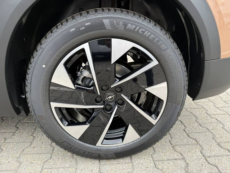 Opel Grandland GS Hybrid 1.2 TURBO (107kW/145 - fotka 25 z 25